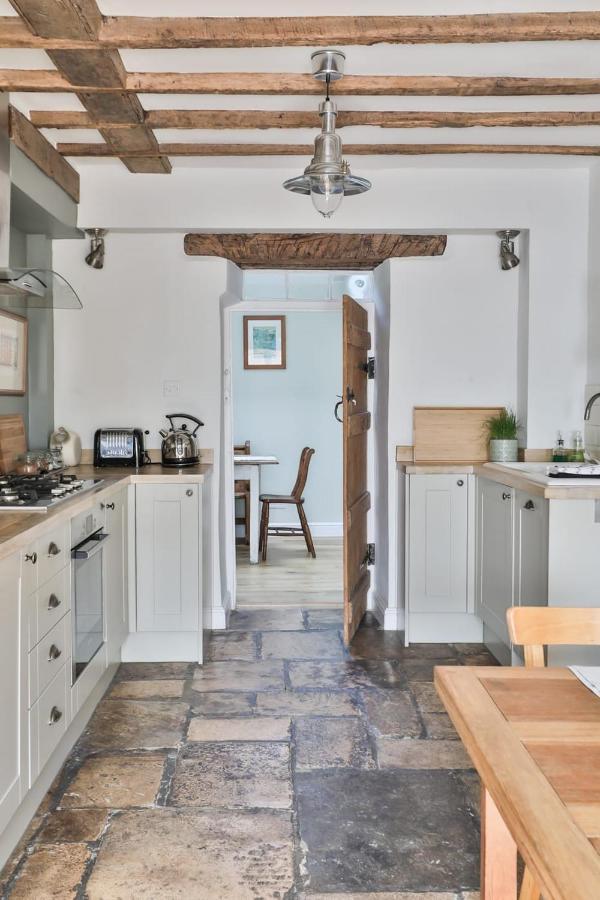Coombers Mead Cottage Тетбері Екстер'єр фото