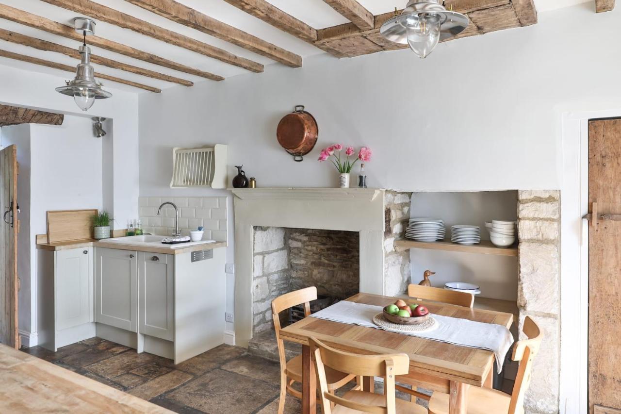 Coombers Mead Cottage Тетбері Екстер'єр фото
