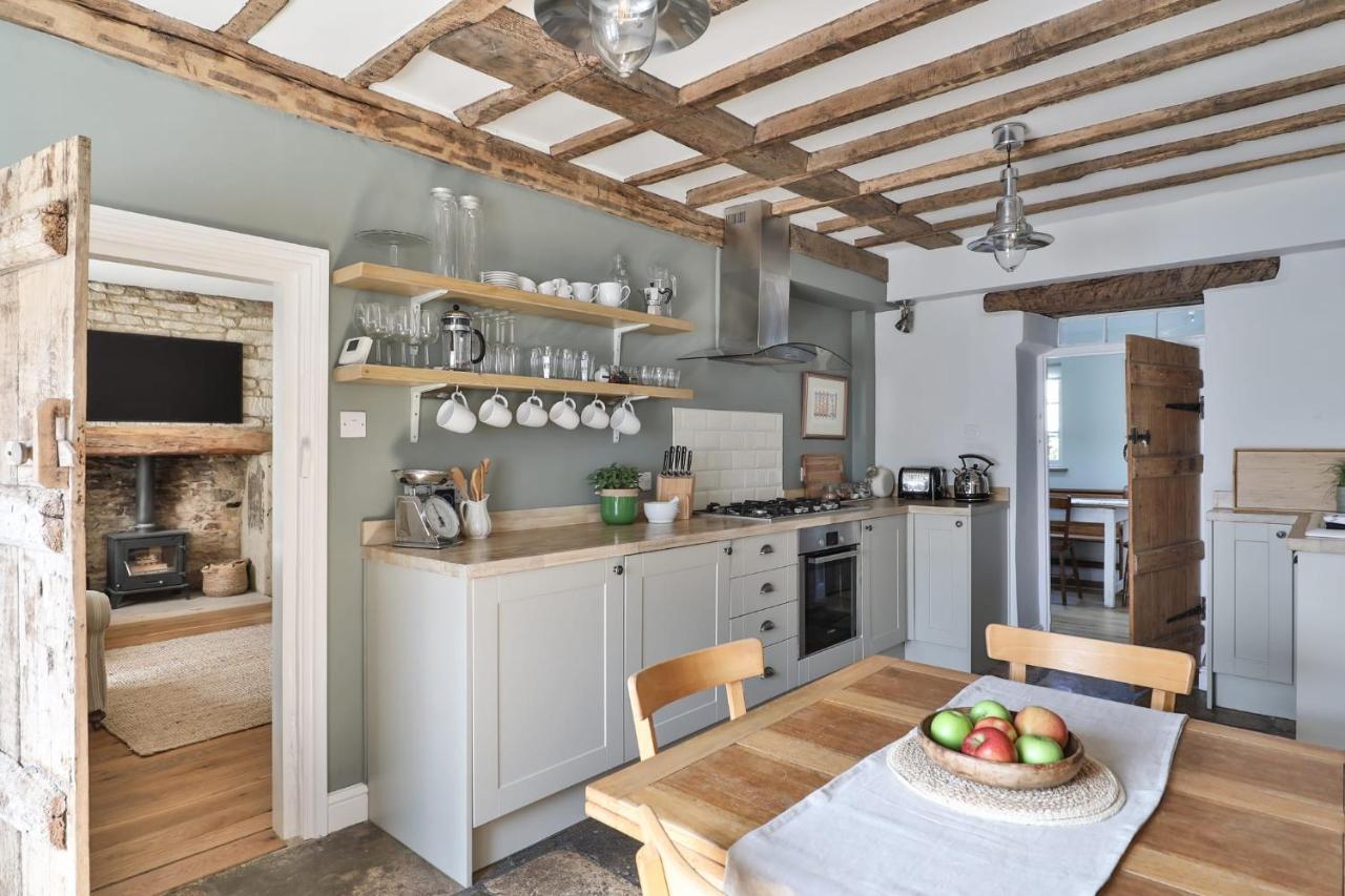Coombers Mead Cottage Тетбері Екстер'єр фото