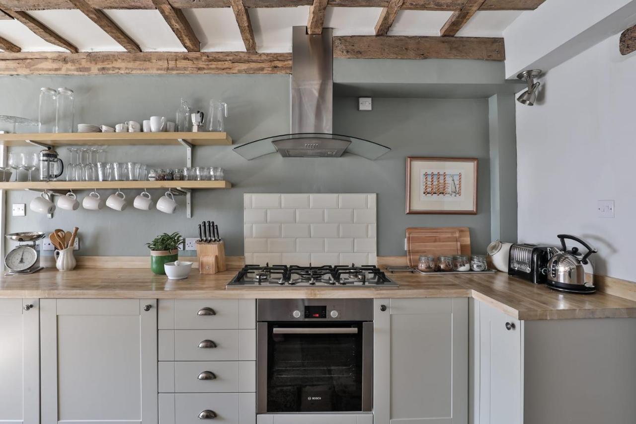 Coombers Mead Cottage Тетбері Екстер'єр фото