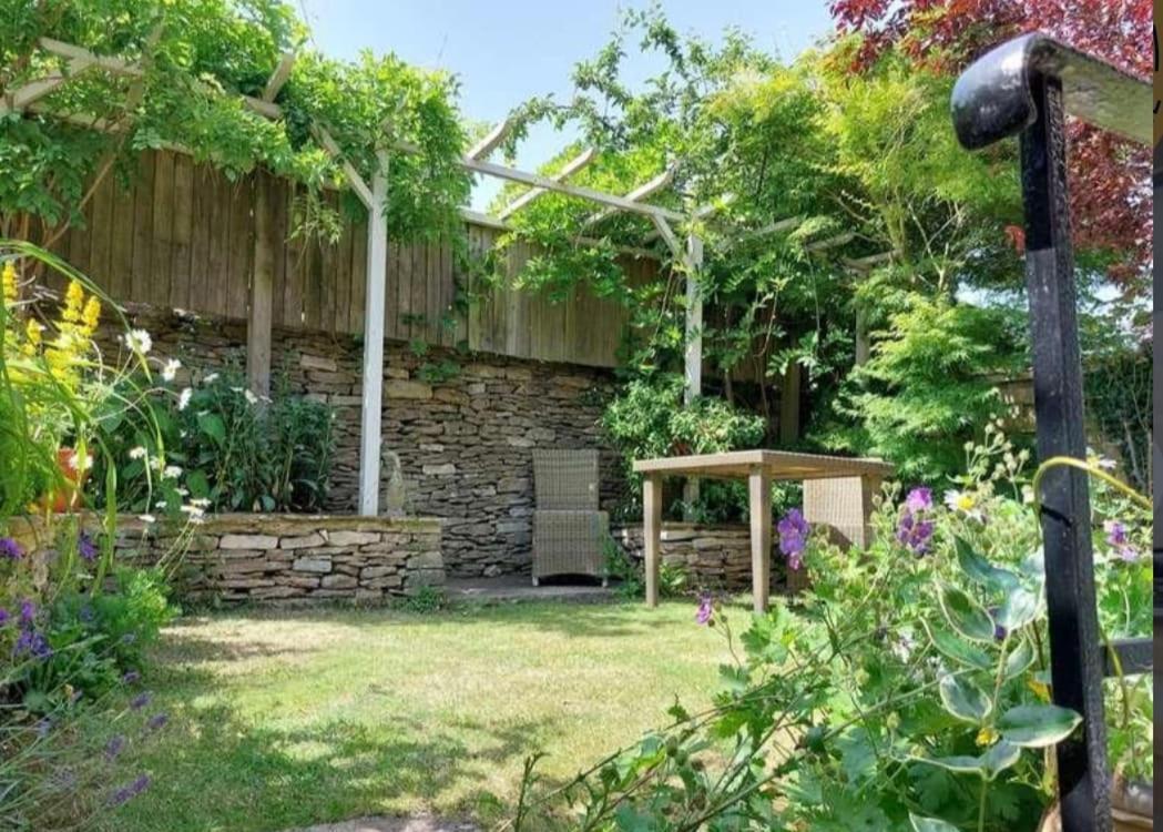 Coombers Mead Cottage Тетбері Екстер'єр фото