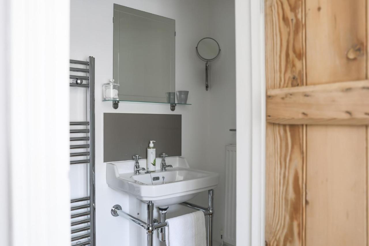 Coombers Mead Cottage Тетбері Екстер'єр фото