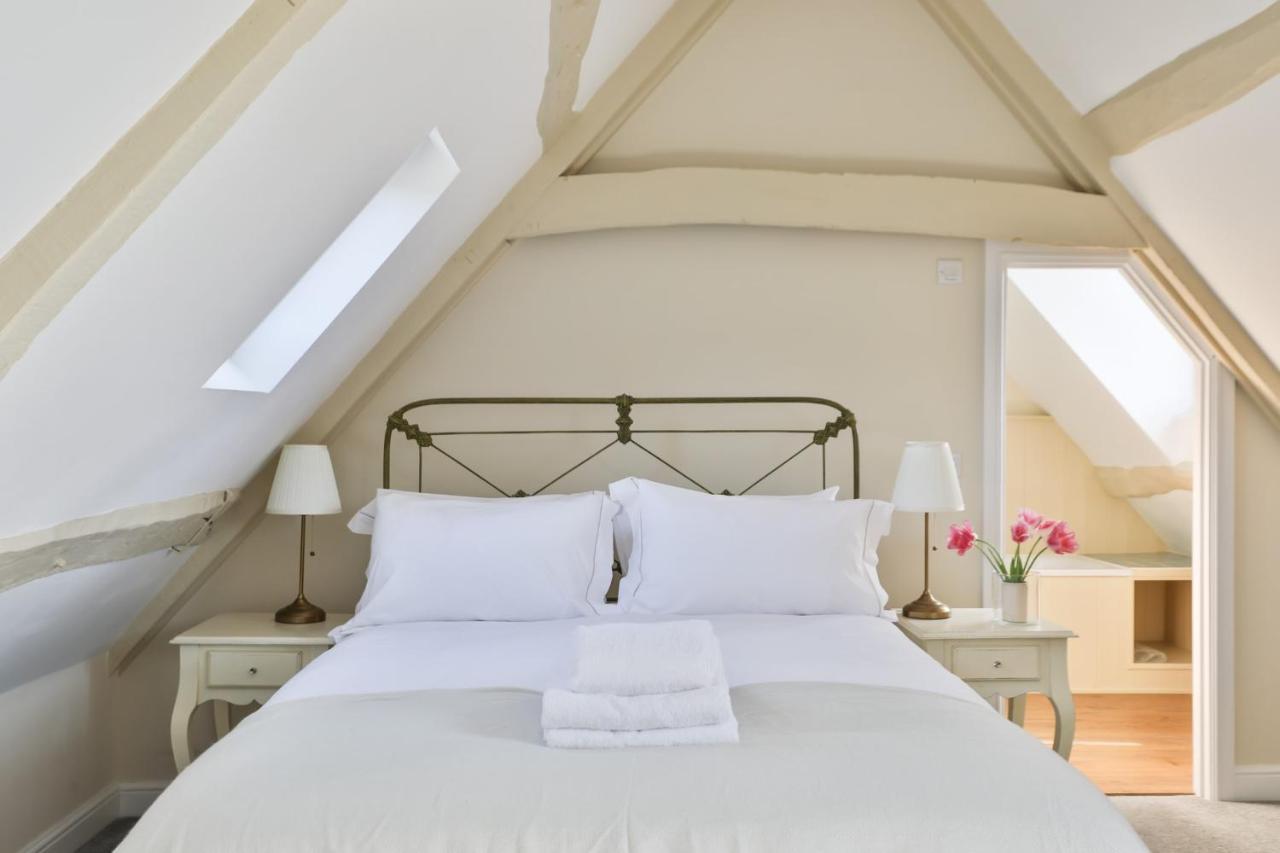 Coombers Mead Cottage Тетбері Екстер'єр фото