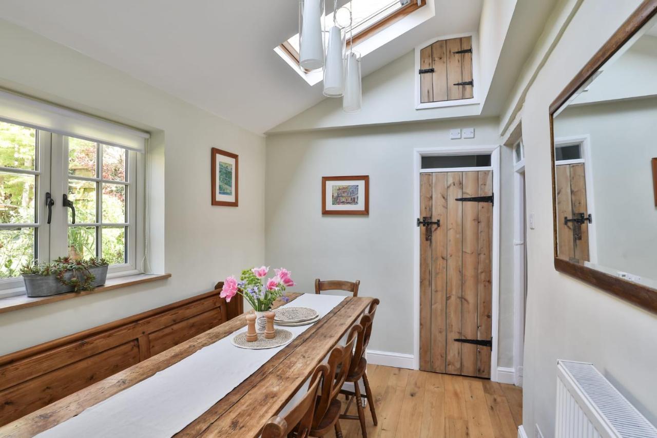 Coombers Mead Cottage Тетбері Екстер'єр фото