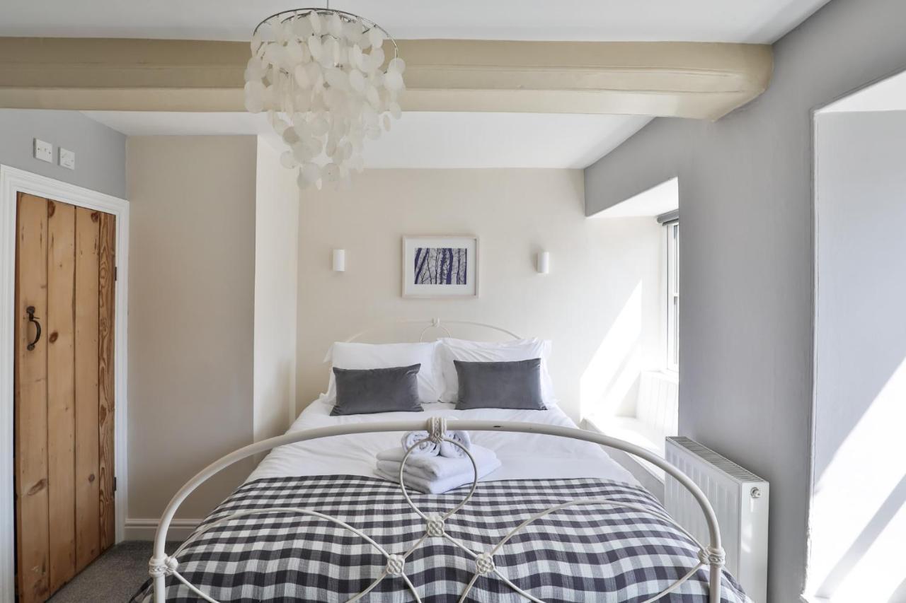 Coombers Mead Cottage Тетбері Екстер'єр фото