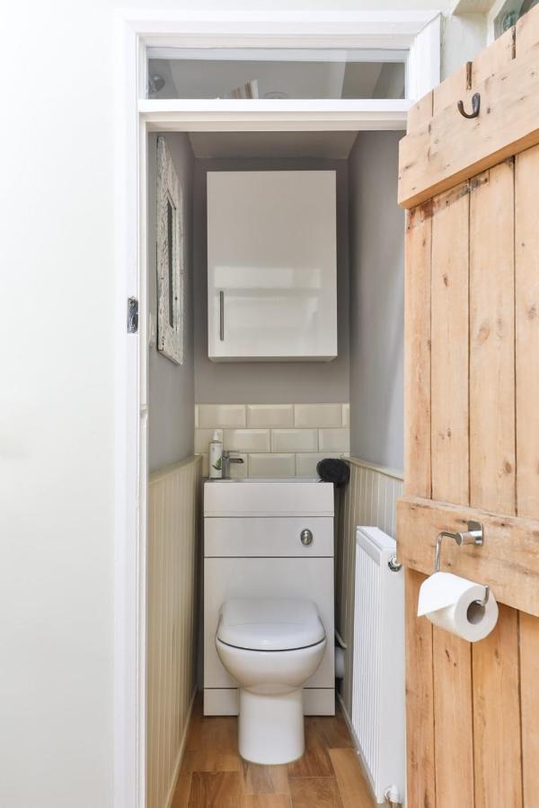 Coombers Mead Cottage Тетбері Екстер'єр фото