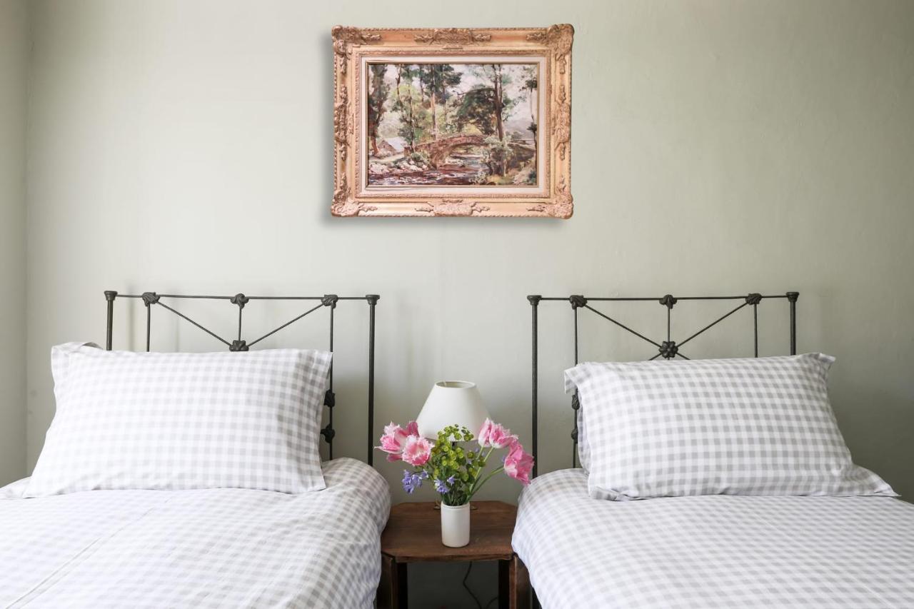 Coombers Mead Cottage Тетбері Екстер'єр фото
